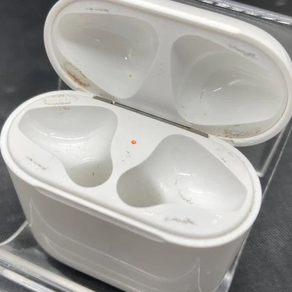 【中古】airpods充電ケース【日本橋】 - Image 2