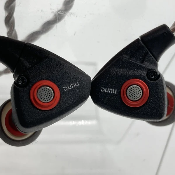 【中古】TITAN S サンドストーンブラック【日本橋】