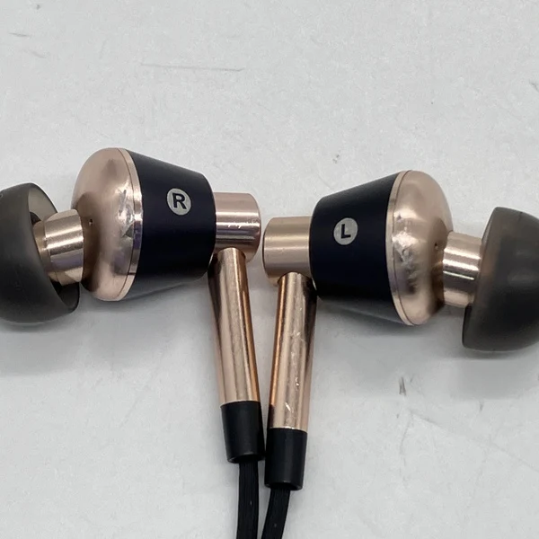 【中古】E1001 Triple-Driver In-Ear Headphones ゴールド【秋葉原】 - Image 2