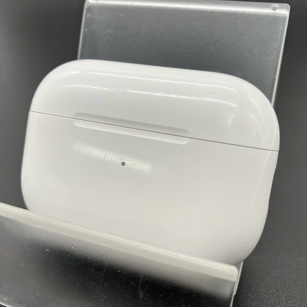 【中古】AirPods Pro (第2世代) 充電ケース (Lightning)【日本橋】 - Image 2