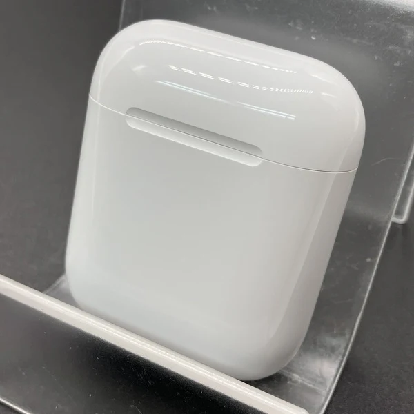 【中古】AirPods with Charging Case MV7N2J/A【秋葉原】 - Image 2