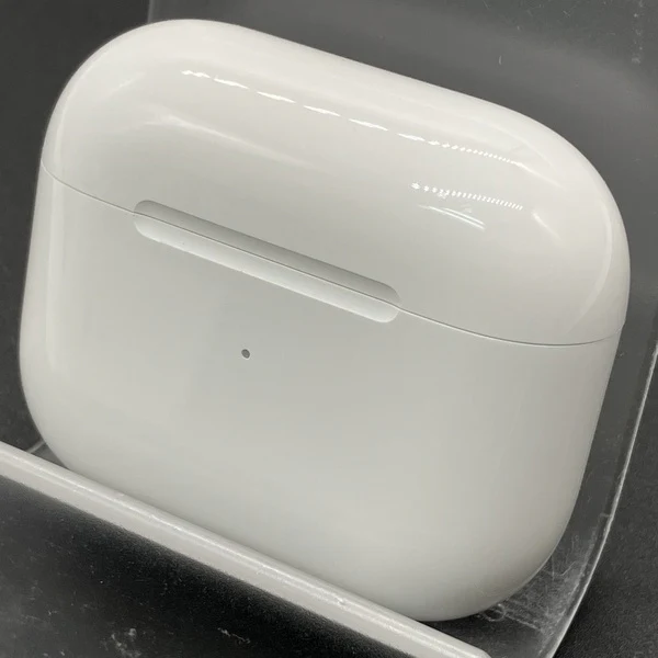 【中古】AirPods Lightning 充電ケース (第3世代)【秋葉原】 - Image 2