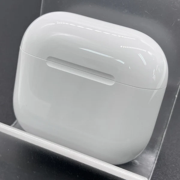 【中古】AirPods 4 MXP93J/A（アクティブノイズキャンセリング搭載）【秋葉原】 - Image 2