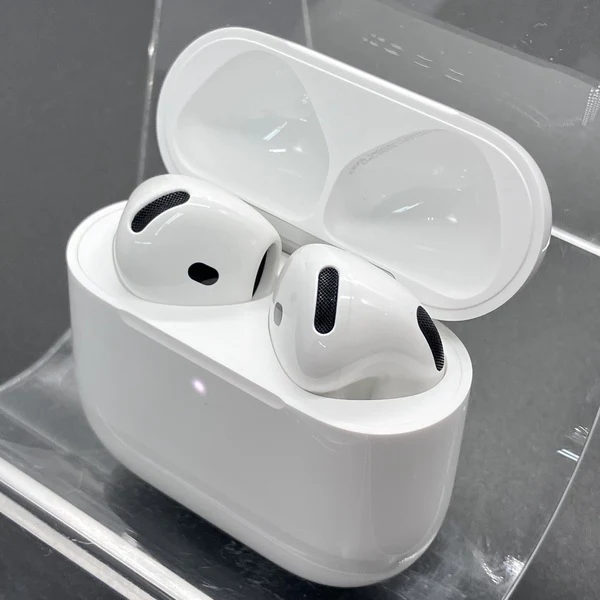 【中古】AirPods 4 MXP63J/A【秋葉原】