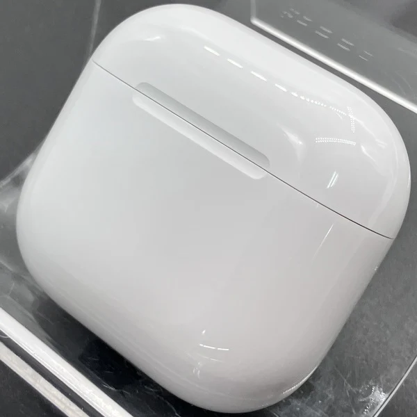 【中古】AirPods 4 MXP63J/A【秋葉原】 - Image 2