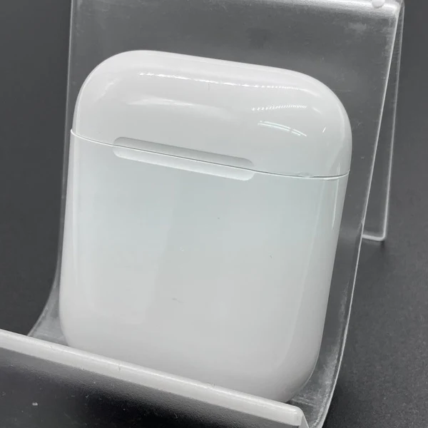 【中古】AirPods with Charging Case MV7N2J/A【秋葉原】 - Image 2