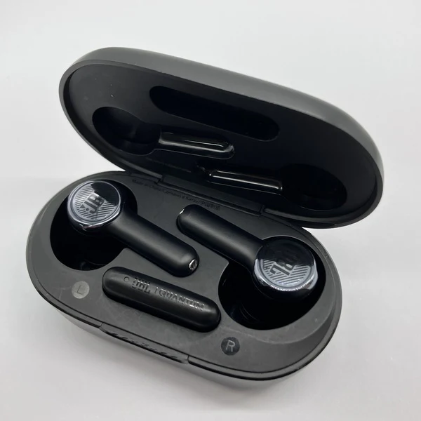 【中古】QUANTUM TWS ブラック 【JBLQUANTUMTWSBLK】【秋葉原】
