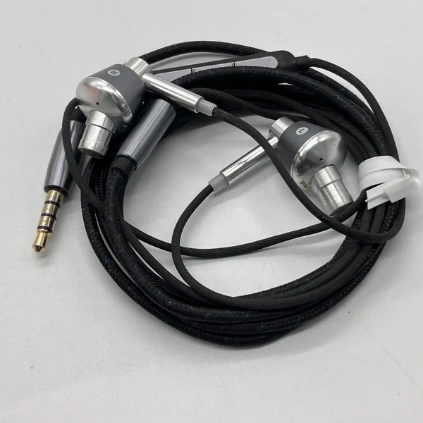 【中古】E1001 Triple-Driver In-Ear Headphones シルバー【秋葉原】 - Image 2