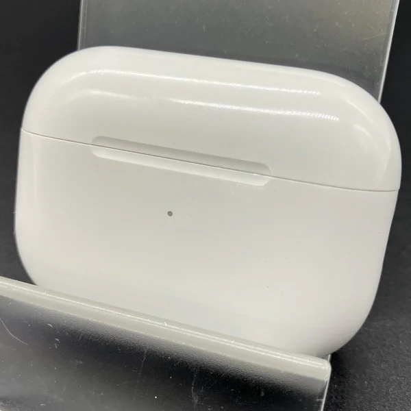 【中古】MagSafe充電ケース(USB-C)付きAirPods Pro(第2世代) MTJV3JA【日本橋】 - Image 2